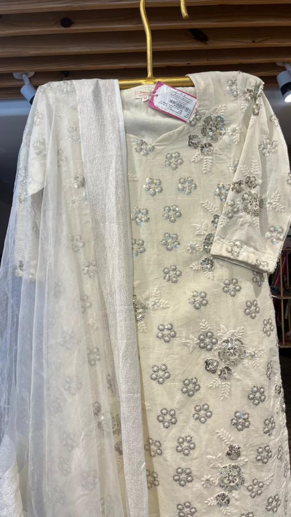 REET WHITE STRAIGHT SET