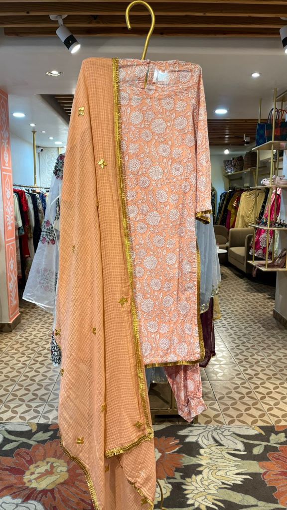 MARIGOLD PEACH STRAIGHT SET