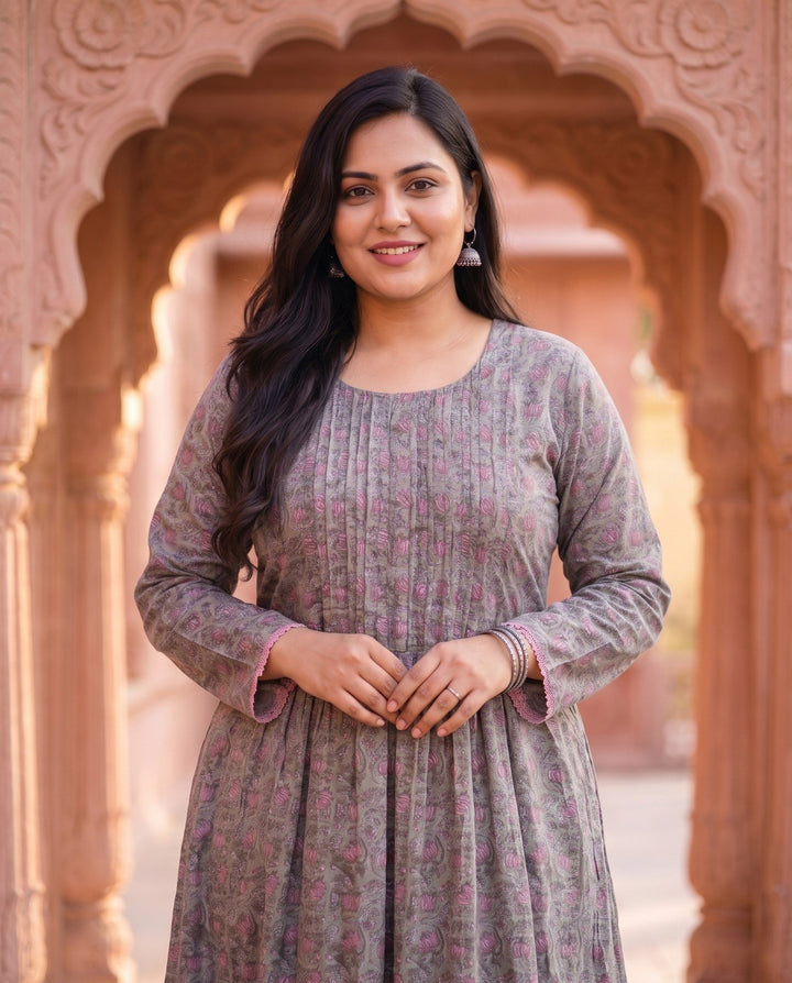 Grey Pink Floral Kurta – detail view
