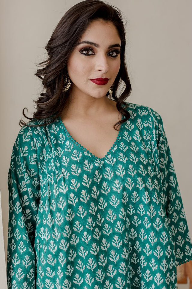 Anjuli Green Straight Kurta Set