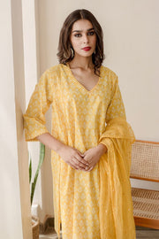 Anjuli Yellow Straight Kurta Set 2