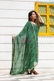 Bhandhani Georgette Adab Green Straight Kurta Set With Dupatta 2