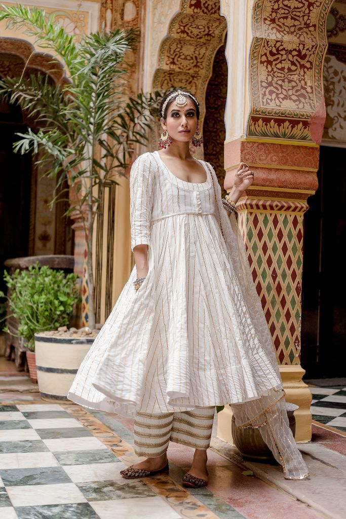 Anushka Sharma To Karisma Kapoor's Guide To Ace The White Anarkali Dress