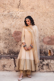 Gulzar Beige Muslin Anarkali Set With Organza Dupatta 4
