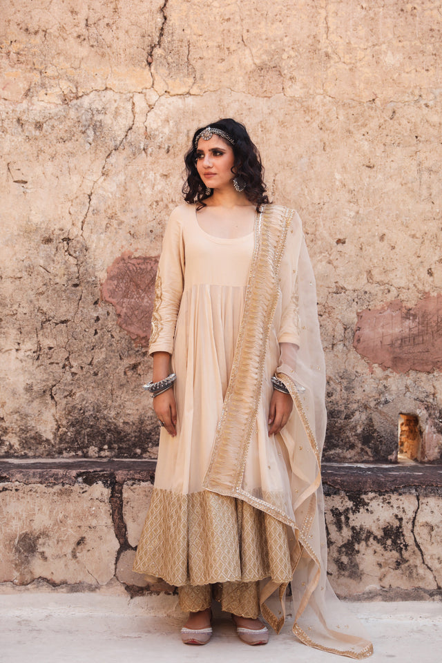 Gulzar Beige Muslin Anarkali Set With Organza Dupatta