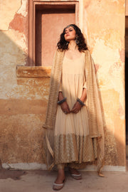 Gulzar Beige Muslin Anarkali Set With Organza Dupatta 3