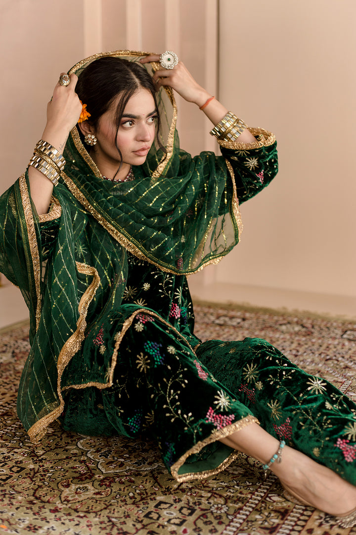 RESHAM THREAD DETAILED CHAYA GREEN VELVET SET KURTA WITH ORGANZA DUPATTA