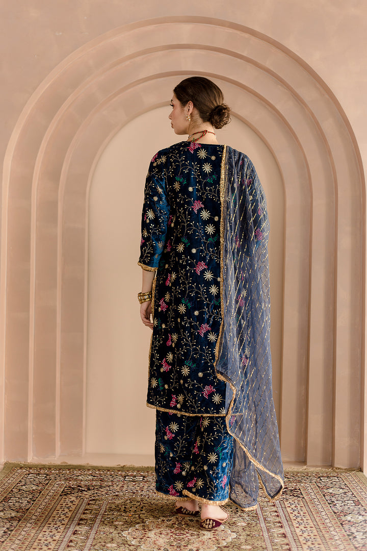 RESHAM THREAD DETAILED CHAYA BLUE VELVET SET KURTA WITH ORGANZA DUPATTA