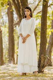 Kareena Kapoor In Glorious White Kalidar Set 5