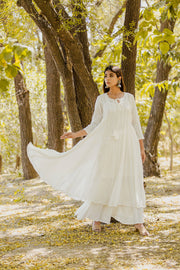 Kareena Kapoor In Glorious White Kalidar Set 3
