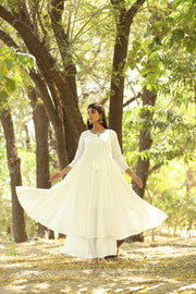 Kareena Kapoor In Glorious White Kalidar Set 4