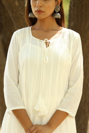 Kareena Kapoor In Glorious White Kalidar Set 2