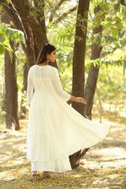 Kareena Kapoor In Glorious White Kalidar Set 6
