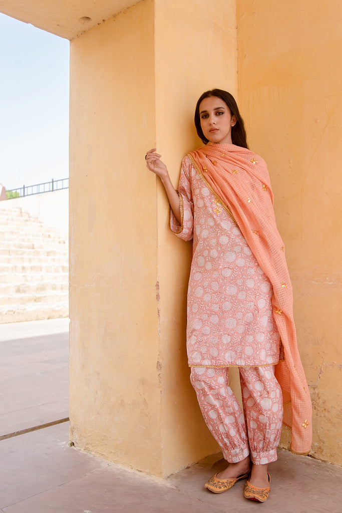 Marigold Peach Cotton Straight Kurta Set With Doriya Dupatta