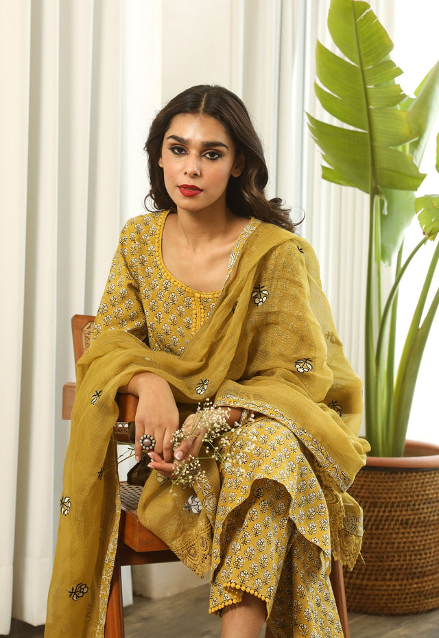 Rekha Yellow Straight Kurta Set With Doriya Dupatta