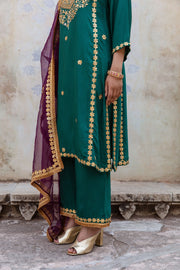 Roop Green Muslin Straight Kurta Set With Organza Dupatta 3