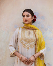 Roop Off-White Muslin Straight Kurta Set With Organza Dupatta 3