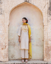 Roop Off-White Muslin Straight Kurta Set With Organza Dupatta 5