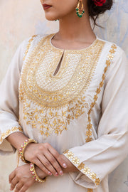 Roop Off-White Muslin Straight Kurta Set With Organza Dupatta 2