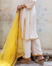 Roop Off-White Muslin Straight Kurta Set With Organza Dupatta 4