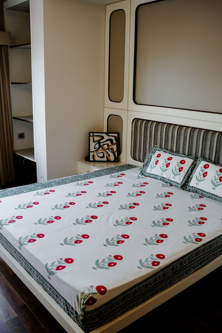 RED BLOOM BEDSHEET