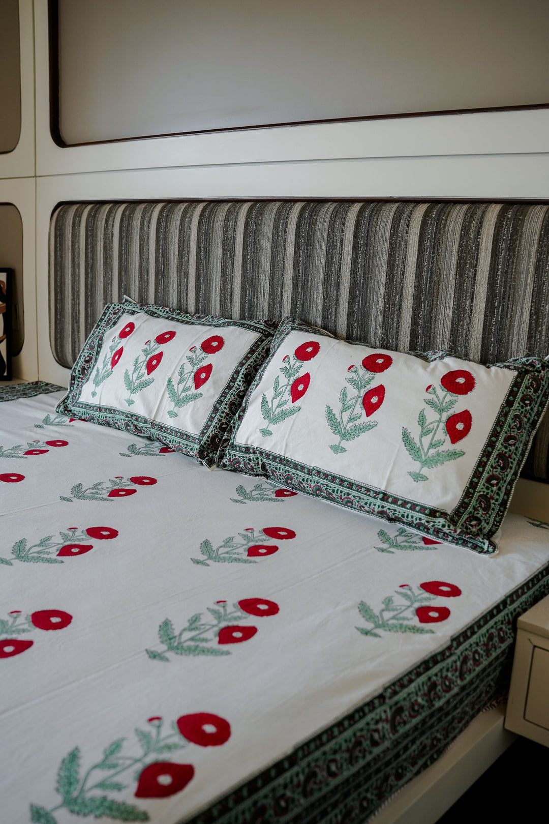 RED BLOOM BEDSHEET