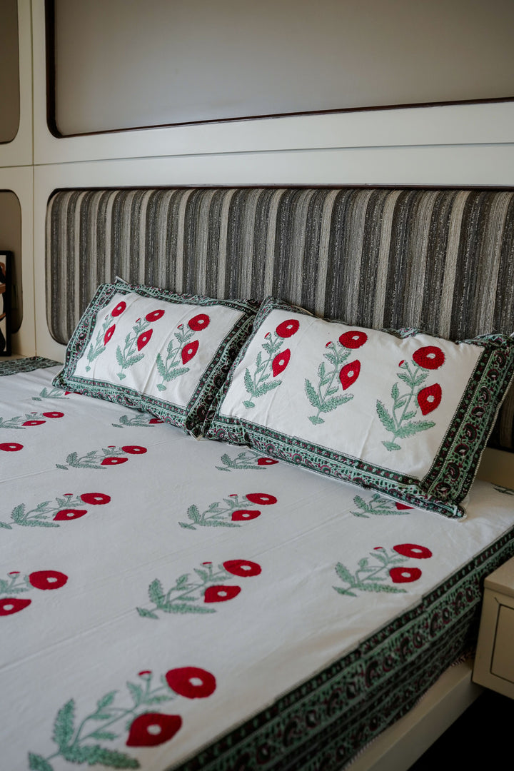 RED BLOOM BEDSHEET