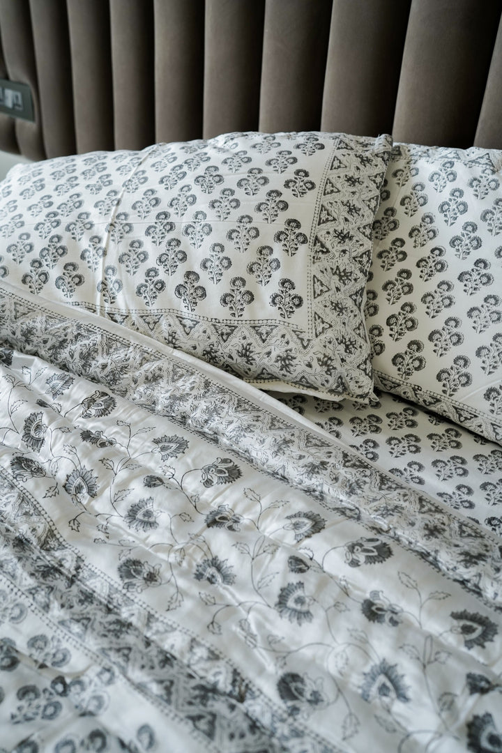 GREY FLOWER JAAL BEDSHEET SET