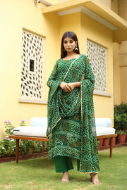 Shamita Shetty In Bhandej Georgette Naaz Green Kurta 6