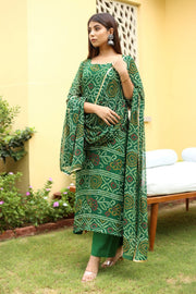 Shamita Shetty In Bhandej Georgette Naaz Green Kurta 5