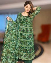 Shamita Shetty In Bhandej Georgette Naaz Green Kurta 1