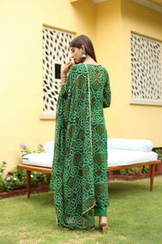 Shamita Shetty In Bhandej Georgette Naaz Green Kurta 7