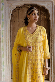 Gota And Taari Work Sweta Yellow Muslin Set With Dupatta 5